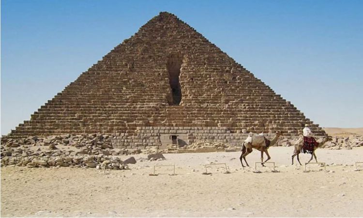 مصر کې فرعوني هرم (Pyramid) څنګه، چا او ولې جوړ کړ؟ 